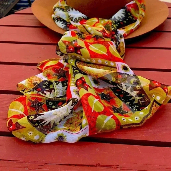 Gorgeous, lightweight scarf w astronomy vibe - Picture 1 of 3